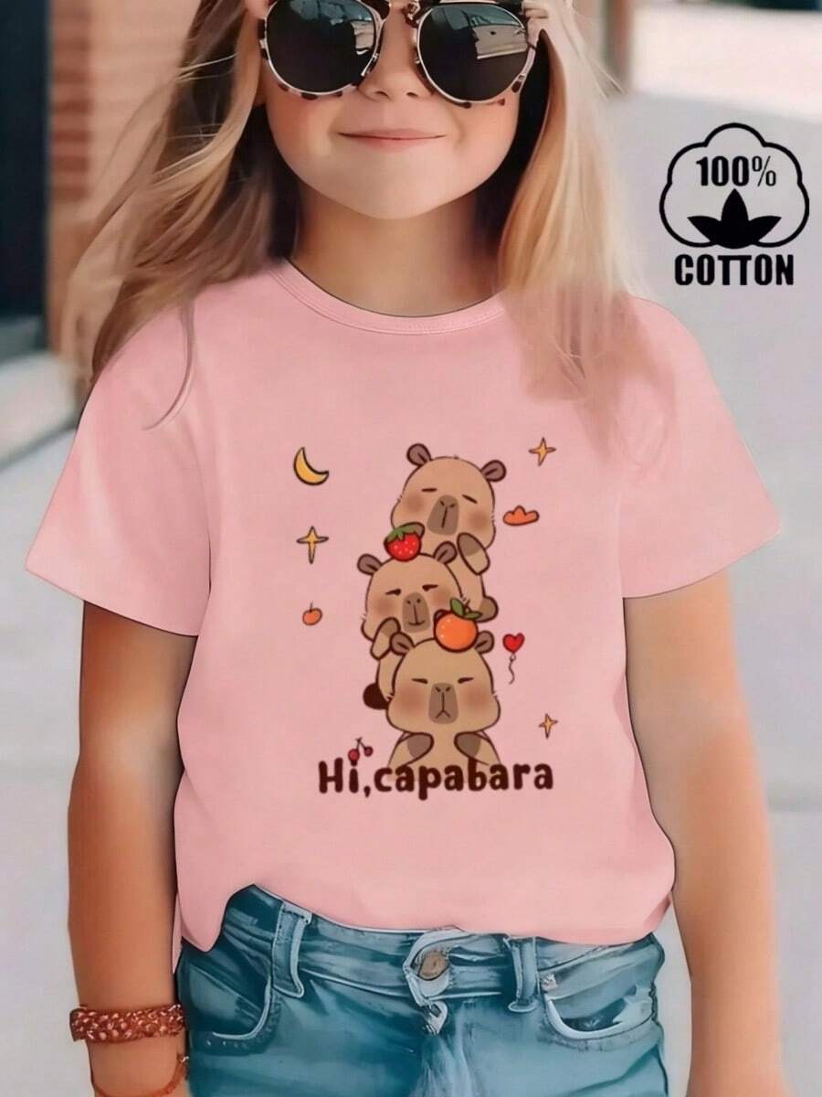 Esta nueva y moderna camiseta de manga corta 100 % algodón para niña presenta un bonito estampado de dibujos animados y un corte holgado y versátil. Confeccionada con un tejido suave y agradable para la piel, esta camiseta cuida la delicada piel de tu bebé y le permite moverse con libertad y comodidad, ya sea en una reunión familiar, un evento escolar navideño o incluso jugando al aire libre. - Rosa - Ver 1