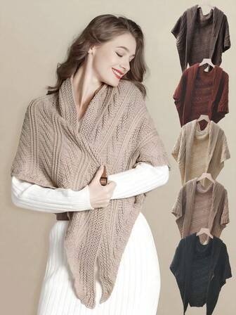 这款女士保暖针织围巾披肩，饰有流苏边和皮革搭扣，加厚三角斗篷设计，是秋冬季的时尚单品。