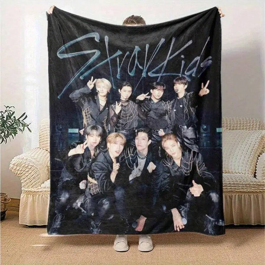 STRAY K DAY WAR Group Photo Blanket -280GSM Soft Flannel Four Seasons Universal Bed Cover, Designed By 6 Idol Members, K-Pop Fan Gift, Suitable For Home, Dormitory, And Office Use - Machine Washable Comfortable Blanket - 混合色 - 查看 1