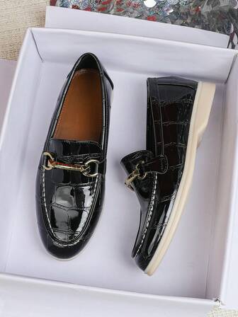 Mocasines planos para mujer, escote bajo, nuevos para otoño/invierno 2025, versátiles para uso casual y oficina, de piel suave, suela blanda antideslizante, estilo británico, tallas grandes 41-43