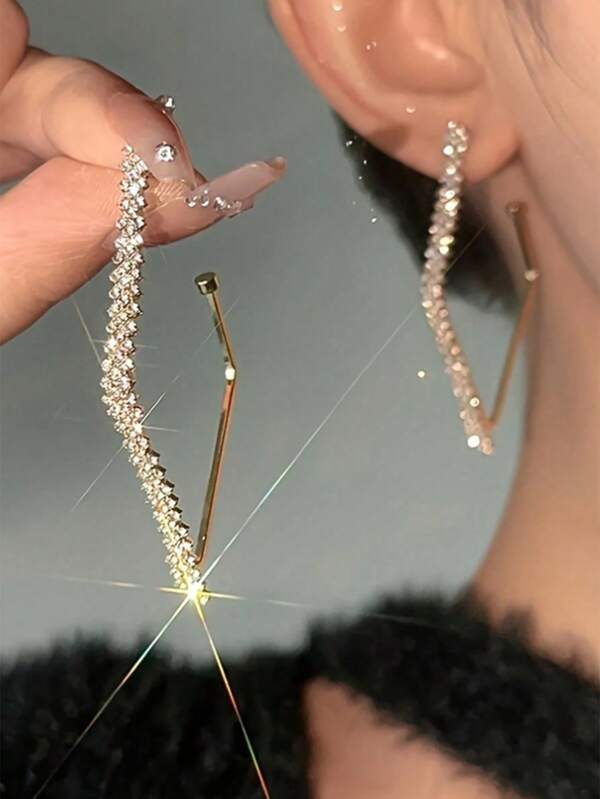2 Stücke elegante funkelnde silberne Nadel Strass Diamant Ohrringe, luxuriöses schickes modisches vielseitiges Ohrstecker Design, geeignet für Party, Veranstaltung, Kleider-Kombinationen