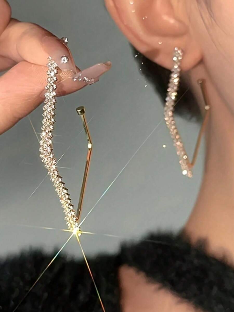 2 Stücke elegante funkelnde silberne Nadel Strass Diamant Ohrringe, luxuriöses schickes modisches vielseitiges Ohrstecker Design, geeignet für Party, Veranstaltung, Kleider-Kombinationen