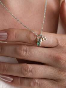 Kalung Persegi Panjang Elegan dan Minimalis dengan 12 Warna Batu Kelahiran dan Inisial yang Dapat Disesuaikan, Terbuat dari Baja Tahan Karat. Aksesori perhiasan serbaguna dengan batu kelahiran dan inisial yang dipersonalisasi ini sangat cocok untuk dipakai sehari-hari, pesta, dan liburan. Kalung ini juga merupakan hadiah kreatif dan bermakna untuk orang yang Anda cintai. - Perak - View 4