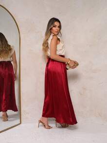 Imported Women's Petticoat With A Belt At The Waist. The Belt Is Attached To The Waist. This Fabric Is Highly Stretchy And Elastic On All Sides. The Skirt Is Relatively Full. The Fabric Is Silky. The Belt Can Be Tied At The Front Or Back. This Style Is Relatively Elegant, Petite, And Exquisite. - 紅色 - 查看 3