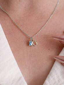 Kalung Persegi Panjang Elegan dan Minimalis dengan 12 Warna Batu Kelahiran dan Inisial yang Dapat Disesuaikan, Terbuat dari Baja Tahan Karat. Aksesori perhiasan serbaguna dengan batu kelahiran dan inisial yang dipersonalisasi ini sangat cocok untuk dipakai sehari-hari, pesta, dan liburan. Kalung ini juga merupakan hadiah kreatif dan bermakna untuk orang yang Anda cintai. - Perak - View 6