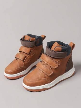 1双儿童休闲时尚防水平底鞋，多色