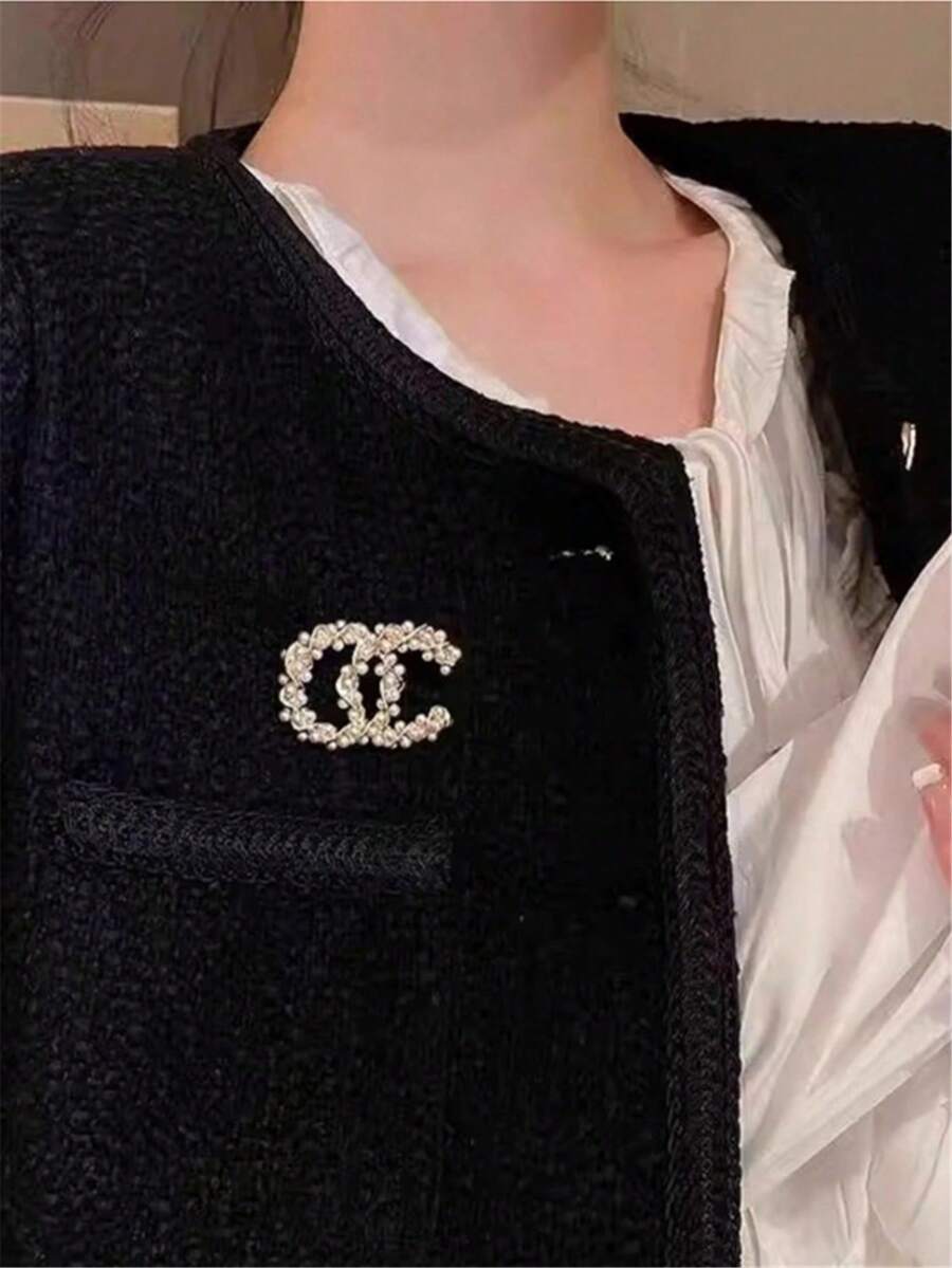 1枚复古奢华字母仿珍珠胸针，男女皆宜，适合在派对、婚礼和日常场合佩戴。 - 字母胸針 - 查看 1