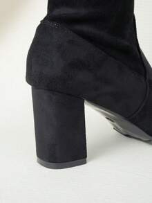 Clariva 女士加大码过膝长靴，绒面革材质，粗跟低跟，弹力修身设计，棕色，适合作为秋冬季圣诞礼物