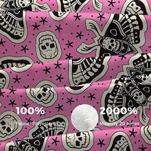 Rosa Schädel- und Mottendruck Überwurf Decke - Hergestellt aus Polyester Fleece, moderne digitale Bedruckung, niedliches Halloween Thema, bequeme Heimdekoration für alle Jahreszeiten, maschinenwaschbar