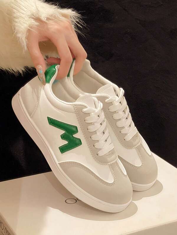 1 paire de baskets plates à lacets pour femmes, chaussures de sport légères, polyvalentes et confortables, chaussures blanches pour femmes