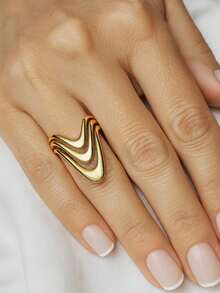 Women's Ring Accessories In Gold Or Silver With Modern, Sculpted Waves, Abstract, Elegant, Geometric, Contemporary, Organic. - 金色 - 查看 2