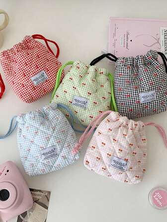 1 pieza Bolsa de cámara acolchada con diseño de cuadrícula lindo, bolsa de almacenamiento de cámara CCD de cereza, bolsa de cosméticos cuadrada pequeña y linda, bolsa de almacenamiento a prueba de polvo para cámara, bolsa de almacenamiento para lápiz labial, toallas sanitarias, monedero pequeño, adecuado para tarjetas negras, simple y portátil, anti caída, anti arañazos, para uso multiusos al aire libre