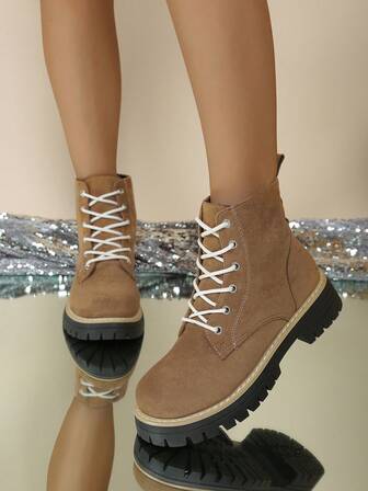 2024秋季新款小丑印花女士时尚个性高跟短靴，尖头套脚粗跟踝靴