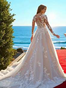 Glamorous Deep V Illusion Lace Long Sleeve Wedding Dress, Nude Lining, Tulle Train, Bridal Gown, Wedding Dresses For Bride, Elegant And Comfortable, Suitable For Wedding, Party, Vacation, Bride, Formal Occasions, Dinner Dress, Prom Dress, After-Party Dress, Homecoming Dress, Cocktail Party, Birthday Party, Ceremony - 白色 - 查看 2