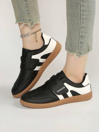 Zapatos deportivos casuales para mujer con suela blanda antideslizante, patchwork de colores, decoración con hebilla de metal, estilo retro alemán, con cordones, sencillos, cómodos y de moda para estudiantes y uso al aire libre en primavera/otoño 2025