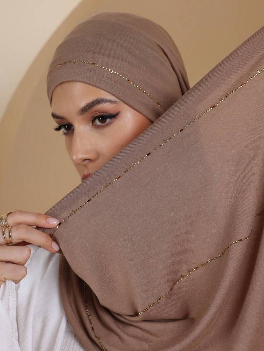 1 buah Jilbab Wanita Polos Bahan Jersey Lembut, Dekorasi Rhinestone, Jilbab Panjang Kasual Gaya Arab, Warna Solid Konservatif, Cocok untuk Penggunaan Sehari-hari dan Sebagai Pelengkap Pakaian - Chocolate Brown - View 1