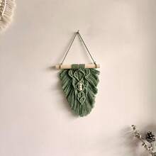 1. 波西米亚风格彩色手工编织挂毯，配有木质流苏，适合卧室、走廊、客厅、咖啡馆装饰，或作为摄影道具。是婚礼、生日和乔迁之喜的理想礼物。