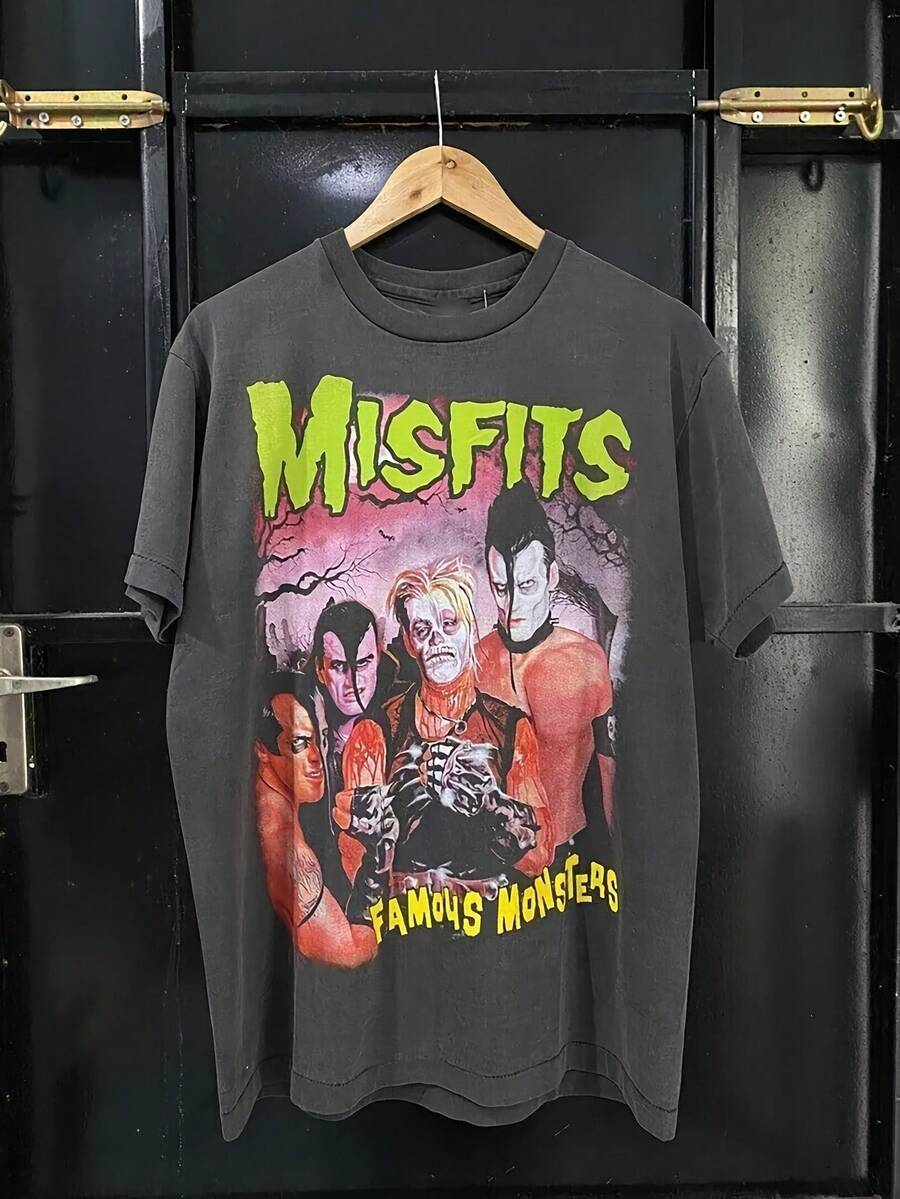 Misfits Band Bootleg Graphic T-Shirt - Skull ; Chains Design With ;Famous Monsters; Text. Unisex Cotton Tee For Men ; Women. All Sizes S-5XL. Black. Machine Washable Casual Streetwear. PLUS SIZE,Graphic Tees Men - 黑色 - 查看 1