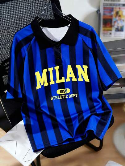 1 pieza Camiseta de polo de manga corta con cuello con texto de Milán 1958 y estampado de rayas para uso diario casual de niños, primavera/verano
