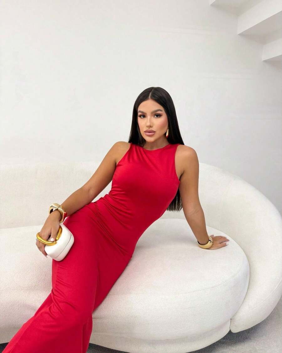 Long Dress With Asymmetrical Back. Made Of Suplex Fabric With A Touch Of Polyamide. Shapes The Body. Ideal For Parties, Christmas, Beach, Get-Togethers, Weddings, Nightclubs, New Year's Eve, And End-Of-Year Celebrations. - 紅色 - 查看 1