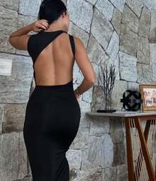Long Dress With Asymmetrical Back. Made Of Suplex Fabric With A Touch Of Polyamide. Shapes The Body. Ideal For Parties, Christmas, Beach, Get-Togethers, Weddings, Nightclubs, New Year's Eve, And End-Of-Year Celebrations. - 黑色 - 查看 3
