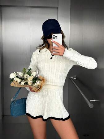 秋冬女装白色毛衣两件套 女装秋冬时尚优雅休闲宽松针织上衣宽松修身半身裙 时尚休闲舒适简约上衣 扭纹设计黑色撞色边设计POLO领长袖针织上衣短裙两件套。