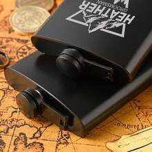 Spersonalizowana matowa czarna piersiówka dla drużby - grawerowana piersiówka ze stali nierdzewnej - wyjątkowy prezent dla drużby, spersonalizowana piersiówka na wesele, piersiówka dla drużby, prezent dla drużby, piersiówka, piersiówka na whisky, prezent dla drużby, prezent dla drużby, prezent dla drużby, prezent dla drużby, prezent dla drużby, prezent na wesele, prezent dla drużby, piersiówka dla drużby, prezent dla drużby, prezent dla drużby, prezent dla drużby, prezent dla drużby, prezent dla niego - Wielokolorowa, czarna, matowa piersiówka - Zobacz 5