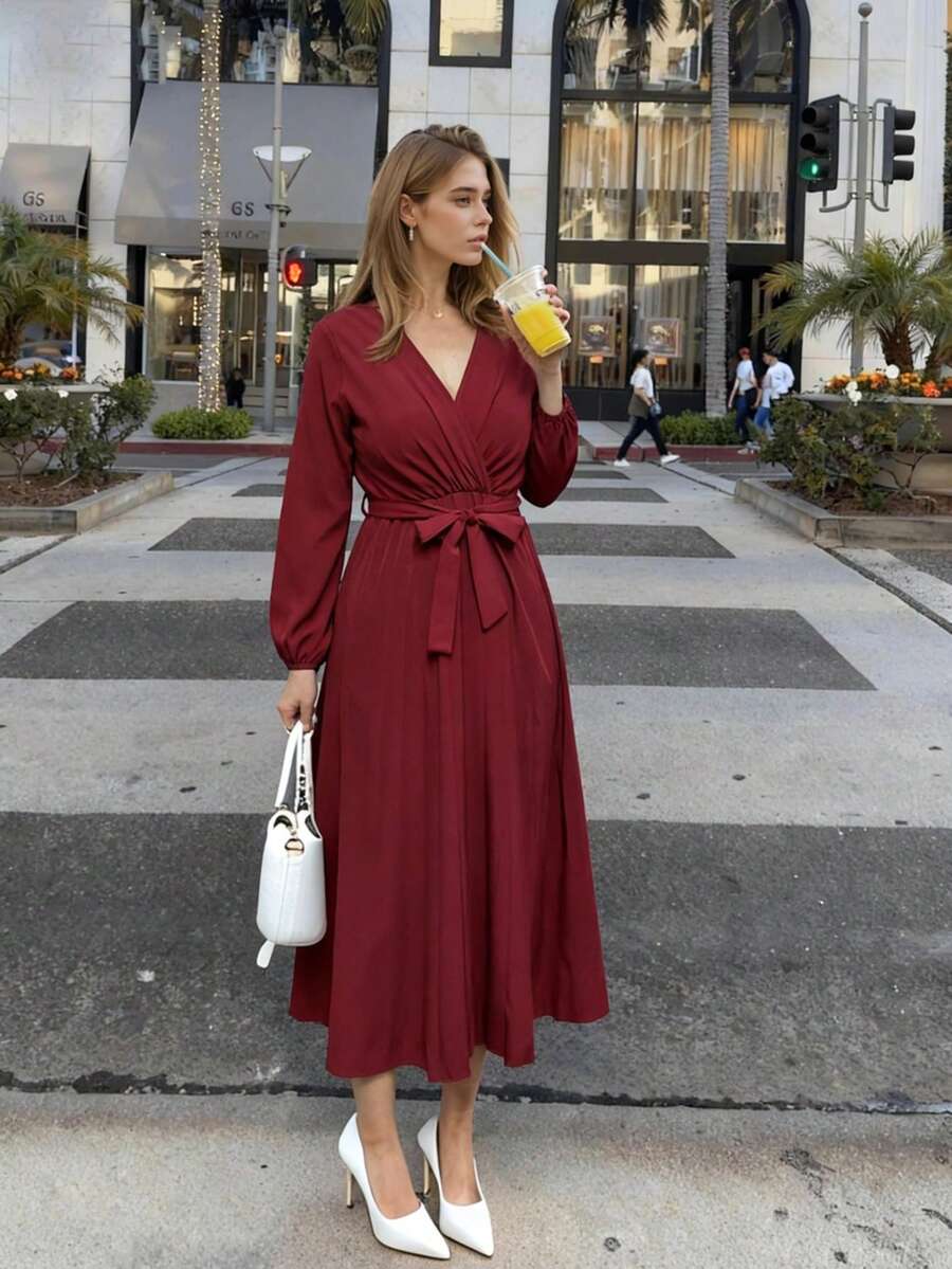 Abito lungo casual da donna a maniche lunghe con scollo a V, linea A, plissettato, con decorazione a fiocco