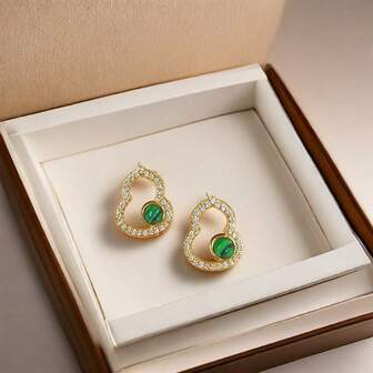 1 对水钻镶嵌圆形绿松石耳钉，适合女性日常佩戴