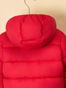 儿童抓绒耳朵装饰小熊连帽绗缝外套，保暖拉链羽绒服，适合冬季户外活动，男女童皆宜。口袋拉链装饰，修身短款休闲外套，窄胸设计，是寒冷天气里儿童必备的棉质羽绒服。经典简约的配色，更易搭配。请根据孩子的身高和胸围选择大一码的尺码。 - 紅色 - 查看 10