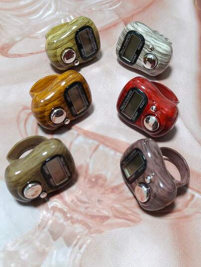 1ชิ้น/3ชิ้น เคาน์เตอร์อิเล็กทรอนิกส์น้ำหนักเบาและกระชับหลากสี พร้อมฟังก์ชันนับและรีเซ็ตได้ด้วยคลิกเดียว สะดวกและใช้งานได้จริง การออกแบบสีลายไม้เลียนแบบต่างๆ เพิ่มรายละเอียดที่น่าตื่นเต้นให้กับชีวิตของคุณ แหวนเรียบง่ายสามารถปรับให้พอดีกับทุกช่วงเวลานับ เหมาะสำหรับ: การนับคำอธิษฐานประจำวัน, การนับ, การเรียนรู้การนับ, ของขวัญวันหยุด, การให้ของขวัญ