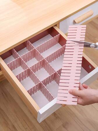 4 piezas/8 piezas Sistema organizador de cajones ajustable Divisores de cajones modulares Organizador de cajones ajustable para calcetines, ropa interior, lencería, corbatas, cinturones, bufandas, accesorios de ropa, brochas de maquillaje, cubiertos, papelería, cosméticos, armario, cómoda, despensa, baño Bandeja de almacenamiento Organizador de almacenamiento personalizable DIY Separador Ahorro de espacio Insertos compartimentados Diseño de rejilla flexible Se ajusta a varios tamaños de cajones Fácil de ajustar para el hogar, la oficina, el dormitorio, los viajes, regalos, días festivos, Navidad, Acción de Gracias, Halloween, anfitrión, inauguración de la casa, regreso a la escuela, organización y desorden