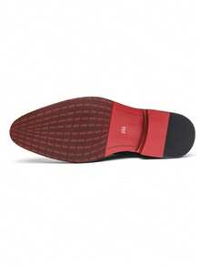 复古英伦风男士正装牛津鞋，红底，布洛克雕花工艺，系带尖头设计，优雅绅士鞋款，适合商务、通勤、日常穿着、上学、毕业典礼等场合。舒适透气的纯色设计，适合办公室、派对、婚礼、节日礼物、情侣约会、宴会等各种场合，四季皆宜，尺码齐全。