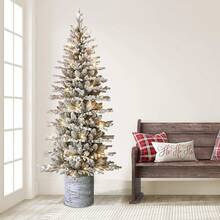 Puleo International 4.5ft Pre-Lit Potted Flocked Arctic Fir Tree With 70 Lights, 419 Realistic Dense Branch Tips, Easy Setup Artificial Trees With Sturdy Metal Stand - 7.5 英尺植絨北極冷杉,配有 230 盞白燈 - 查看 6