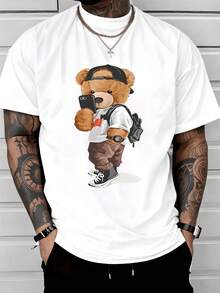 Modern Bear With A Cap, Backpack, And Mobile Phone Reflects A Relaxed, Urban Attitude, Confidence, And Digital Connection-Perfect For Those Who Enjoy Confident And Expressive Casual Fashion. Men's T-Shirt, 100% Cotton, Comfortable And Durable, Ideal For Everyday Wear. - 白色 - 查看 1