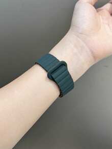 1 chiếc dây đeo đồng hồ silicon từ tính unisex, tương thích với Apple Watch 42mm, 38mm, 40mm, 41mm, 44mm, 45mm, 46mm, 49mm, dây đeo thay thế đồng hồ thông minh thời trang, phù hợp với Ultra2, Ultra SE2, SE 11, 10, 9, 8, 7, 6, 5, 4, 3, 2, 1 Series, món quà tuyệt vời cho học sinh nhân dịp tựu trường. - Nhiều màu - Xem 6