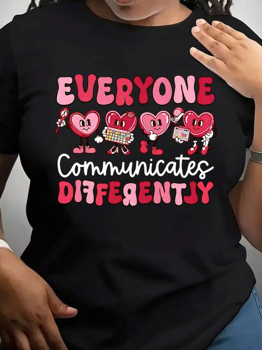 Todos Comunican Diferente Camiseta con Corazones Animados y Mensaje Inclusivo para Promover la Diversidad en la Comunicación - Negro - Ver 1
