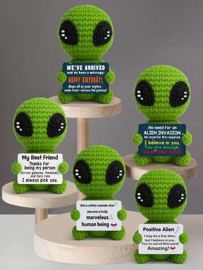 1件手工钩编桌面摆件，趣味外星人科幻设计，送给闺蜜、女友、姐妹、妈妈、奶奶、同事、家人的绝佳生日礼物，传递正能量，适合派对、万圣节、圣诞节等场合，毛绒玩具，表达感谢的小礼物