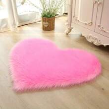 1 pièce Tapis en peluche en forme de cœur de style INS, tapis en peluche longue fuchsia en forme de cœur, taille asymétrique avec une erreur de coupe de 1 à 5 cm, tapis de chevet de chambre, cadeau de Noël, couverture de rebord de fenêtre, coussin de canapé, tapis décoratif doux, décoration de chambre, petit tapis, tapis, décoration d'intérieur, tapis de salon, petit tapis de salon, tapis de chambre, décoration d'intérieur de salon, tapis d'extérieur, tapis lavable, tapis épais/moelleux, tapis en fourrure, tapis d'automne/hiver, tapis de cuisine