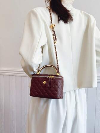 黑色休闲多功能手提小方包，时尚刺绣格纹面料，适合办公、收纳手机、口红、零钱、购物、作为钱包使用，适合年轻女性、大学生、新手、白领人士。是办公室、大学、工作、商务、通勤、户外活动、旅行和短途旅行的理想之选。