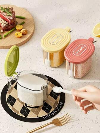 1 st kryddburk med sked för kök, förseglad fukttät kryddbehållare i plast för hemmet, salt, mononatriumglutamat, pepparförvaring och kryddning