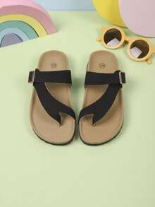 1双夏季新款儿童时尚人字拖，简约别致的趾带设计，适合女孩户外、度假、海滩穿着