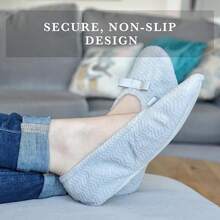 Isotoner Women's Diamond Microterry Gemma Ballerina Slippers With Memory Foam Comfort And Suede Sole{Inchsize_nameinch:Inch8-9inch,Inchcolor_nameinch:InchBlackinch} - 黑色雪佛龍 - 查看 6