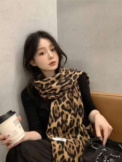 1 Bufanda elegante y versátil de fibra de poliéster con estampado de leopardo, adecuada para uso diario, uso en fiestas, regalo de cumpleaños, accesorio de calor invernal, regalo de Navidad