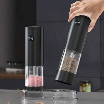 1/2pcs/Set Electric Pepper Grinder With Storage Base, Automatic Black Peppercorn Grinder, Stainless Steel Pepper & Salt Mill, Battery Powered, Transparent Container, Adjustable Coarseness, One-Handed Operation, Kitchen Essential, Kitchen Gift, Holiday Gift