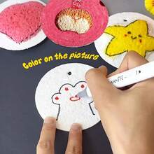 مجموعة رسم الفشار السحري الناعم هي مجموعة ألعاب تلوين تتضمن أقلام تحديد، ألوان أكريليك، إسفنجة رسم ثلاثية الأبعاد، مجموعة ألوان سحرية ناعمة، وورق رسم ذو ملمس رغوي. مثالية لأنشطة كبار السن، حيث تحفز الإبداع وهي أيضًا هدية مثالية لحفلات الأعياد، مكافأة للطلاب، لوازم فنية، أو هدية عيد الميلاد. أدوات 94tc3 (الصندوق يتم شحنه بشكل عشوائي)