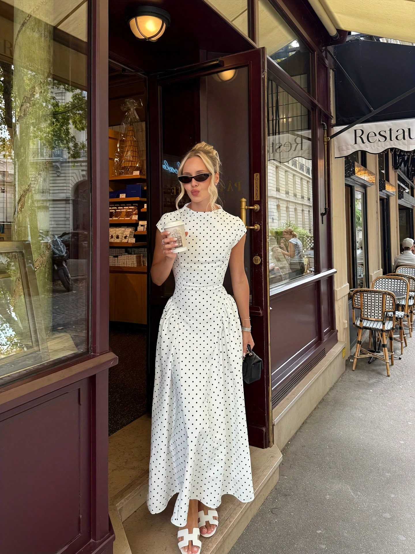 Casual loose dress fully printed with an elegant plaid design and lightweight, suitable for holidays and occasions. Note: Please w...