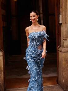 Faeriesty Hochglanz Luxus Abendkleid mit Perlen, Pailletten und einem Schulterausschnitt im Meerjungfrauenstil, mit floralen Akzenten an der Schulter und transparentem Taillenausschnitt - ideal für Hochzeiten, rote Teppich Events, Abendgalas und Preisverleihungen - Graublau - Übersicht 5