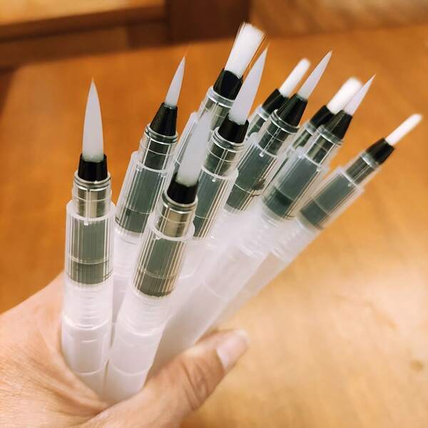 Pincel de agua con punta suave de pelo, utilizado para varios tipos de pintura. Pincel de agua con punta plana y de colores, con depósito de agua. Juego especial de pinceles de nailon para pintura