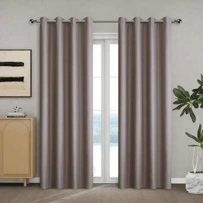 Las cortinas opacas brindan sombra, aislamiento térmico y caída natural.